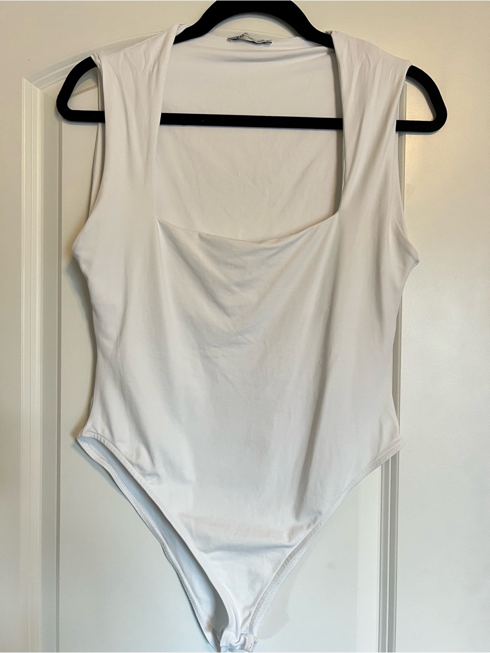 Zara Bodysuit - like new, capped sleeve, square neck and double buttons. Size L